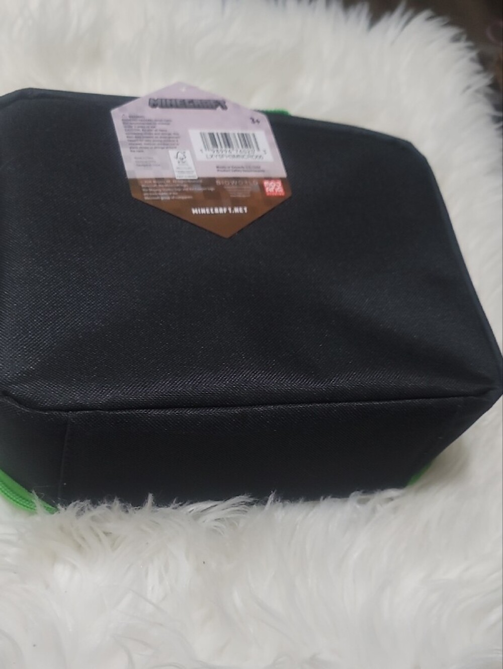 Green Creeper Insulated Lunch Box - Picture 2 of 3